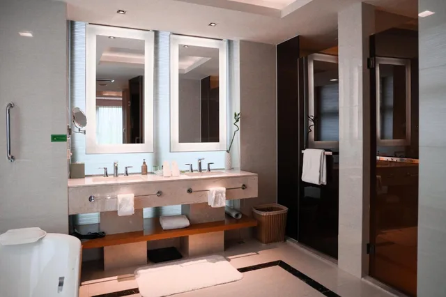 1 Bedroom, Study, Suite, King Bed, HOLIDAY INN GUANGZHOU SCIENCE CITY 6/9