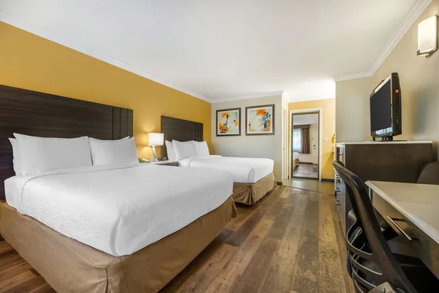 غرفة بسريرين كوين لذوي الإعاقة، Best Western Plus Orange County Airport North 2/4