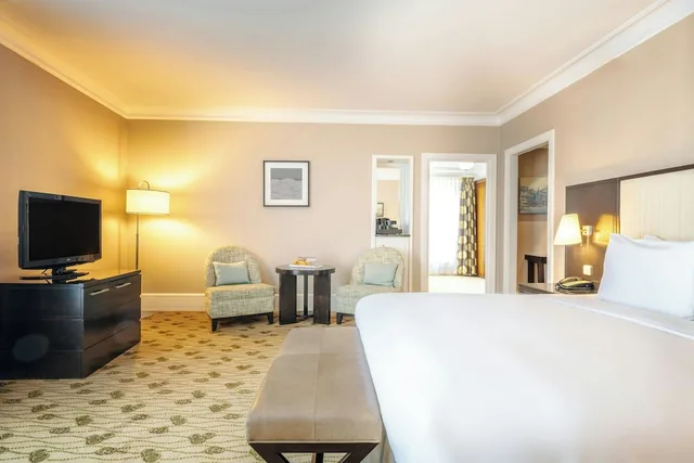 Executive, Suite, King Bed, Renaissance Brussels Hotel 2/6