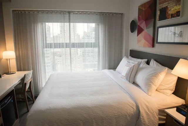 غرفة قياسية بسرير كينج، Fairfield Inn and Suites New York Manhattan Central Park 1/1