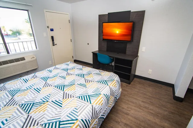 غرفة بسرير كوين، Motel6 Ft. Pierce, FL 8/10