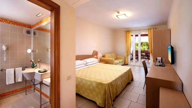غرفة بريميوم ثلاثية، Calane Resort 1/1