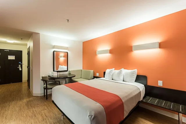 غرفة ديلوكس بسرير كوين لذوي الإعاقة، Motel6 Moosomin, SK 1/6