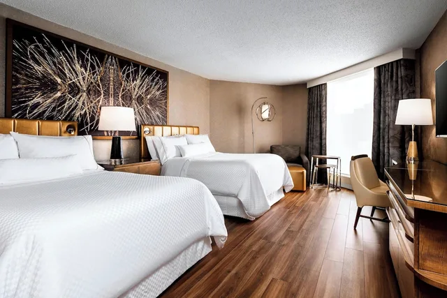 غرفة ديلوكس بسريرين كوين، The Westin Toronto Airport 1/2