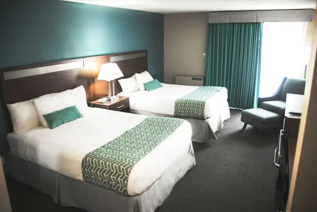 غرفة بسريرين مزدوجين، Ramada by Wyndham Quesnel 1/4