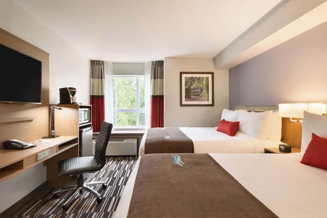 غرفة بزنس بسريرين كوين، Microtel Inn & Suites by Wyndham Oyster Bay 1/9