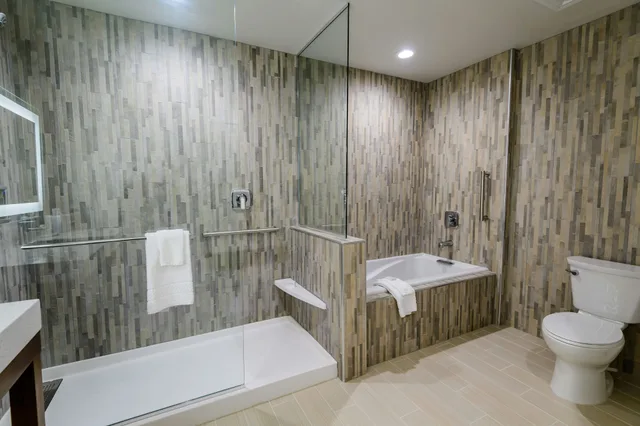غرفة بسرير كينج، Courtyard By Marriott Lake Jackson 6/6
