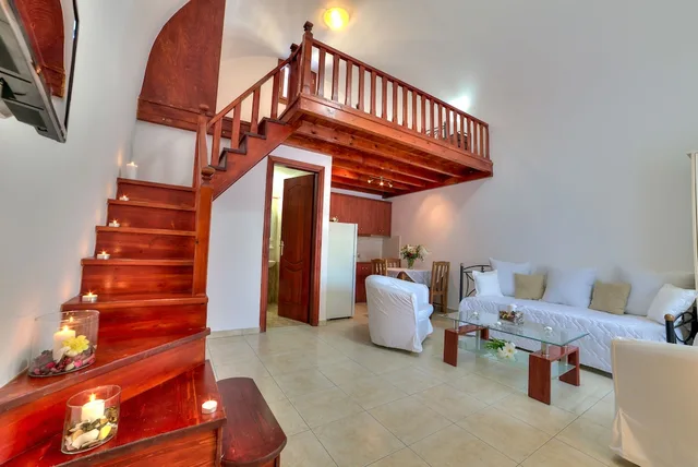 Studio, 1 Double and 1 Single Bed, Partial Sea View, Two Story، William Apos S Houses 3/3