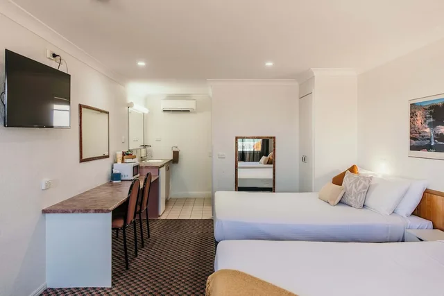 Room, Twin Beds, Accessible, Outback Motel Mt Isa 2/10