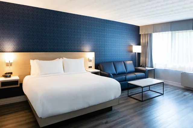 غرفة قياسية بسرير كينج، Fredericton Inn 1/1