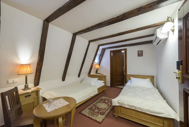 Room, Double Bed, Cerny Slon 10/10