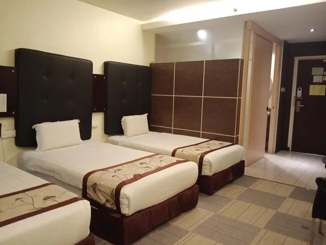 غرفة ملكية ديلوكس ثلاثية بثلاثة أسرّة، Shervinton Executive Boutique Hotel 2/8