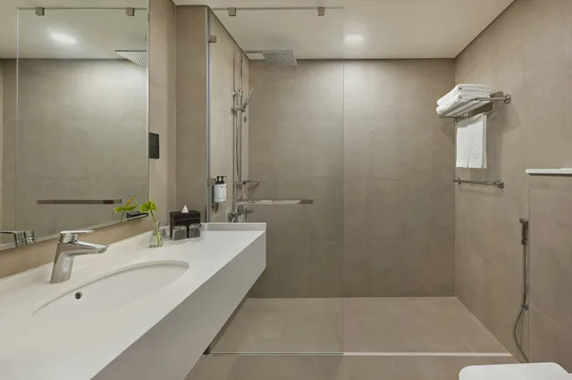 شقة بإطلالة على البحر بشرفة بـ3 غرف نوم، Beach Bay Hotel Mirfa, Edge by Rotana 4/4