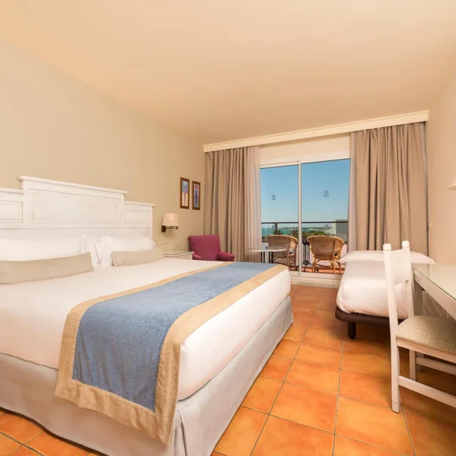 Room, Double Bed, Lateral Side Sea View, Fuerte Conil Resort 2/5