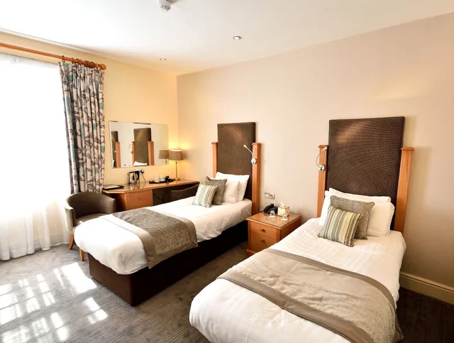 غرفة قياسية بسريرين منفصلين، Queens Court Hotel 3/6