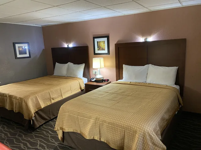 جناح سيغنتشر بسريرين مزدوجين، Economy Inn North Randall 4/10