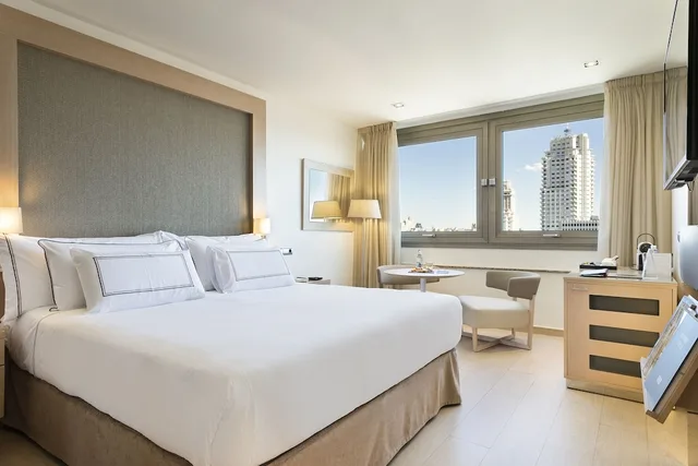 Grand, Connecting, the Level, Premium, Double Bed, with View، Melia Madrid Princesa Hotel 2/7