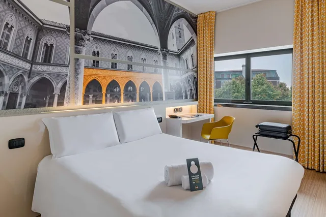 Standard, Queen Bed, B&B Hotel Cremona 3/10