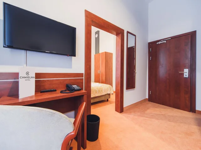جناح، Hotel Chmielna 6/7