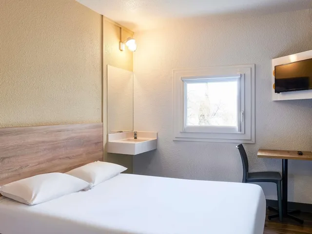 Tande, Double Bed, Shared Bathroom، Hotelf1 Chilly Mazarin Les Champarts 6/10