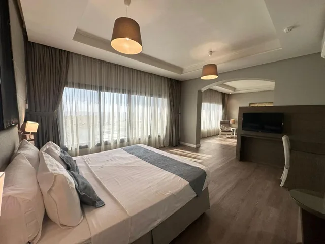 جناح بإطلالة على البحر بغرفة نوم واحدة، كورنيش لورين سويتس(Loren Suites Corniche) 1/2