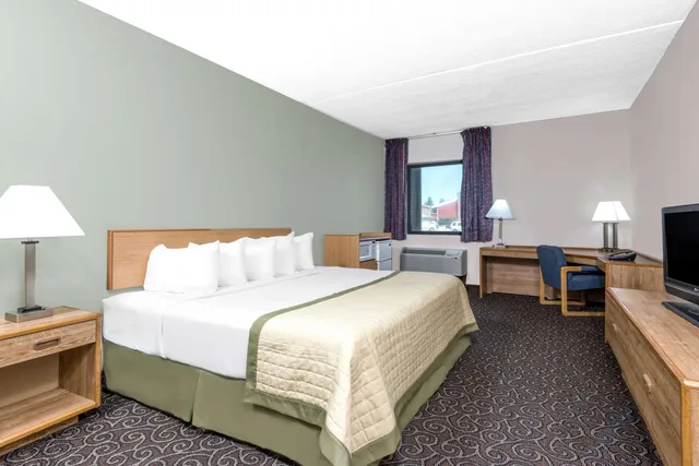 استوديو بسرير كينج، Baymont By Wyndham Muncie Near Ball State University 1/1
