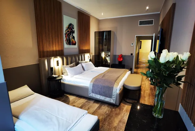Room, Triple, Twin Beds, Arthotel Munich 2/2