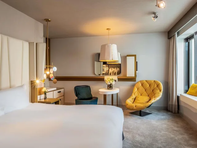 غرفة فاخرة بسريرين منفصلين، Sofitel Munich Bayerpost 3/10