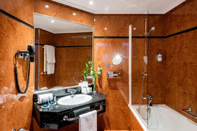 غرفة بسرير كينج، Hotel Madrid Plaza Espana Affiliated by Melia 10/10