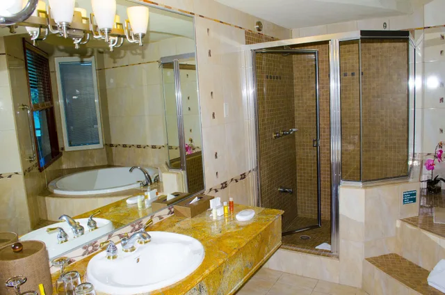 غرفة قياسية بسرير كينج بإطلالة على البحر، Accra Beach Hotel and Resort 3/3