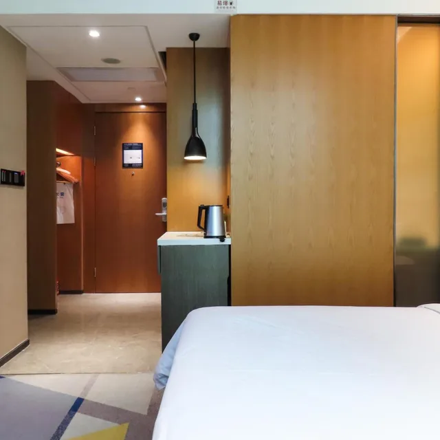 غرفة كومفورت بسرير كينج، Hampton by Hilton Guangzhou Tianhe Sports Center 4/8