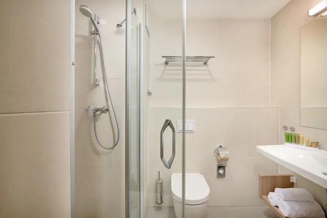 غرفة كومفورت بسرير كوين بإطلالة على البحر بشرفة، Medora Auri Family Beach Hotel 3/3