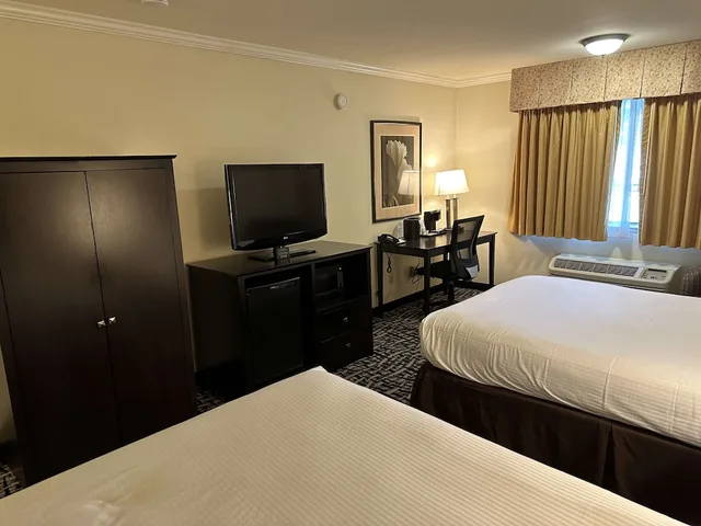 غرفة قياسية بسريرين كوين بحوض جاكوزي، Best Western Plus Inn Of Hayward 7/10