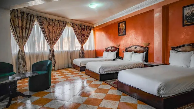 غرفة ثلاثية، Hotel Les Ambassadeurs 3/6