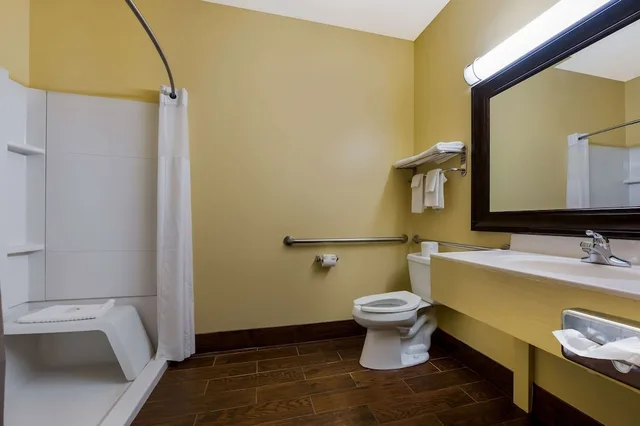 غرفة بسرير كوين لذوي الإعاقة، Quality Inn Fort Payne 7/7