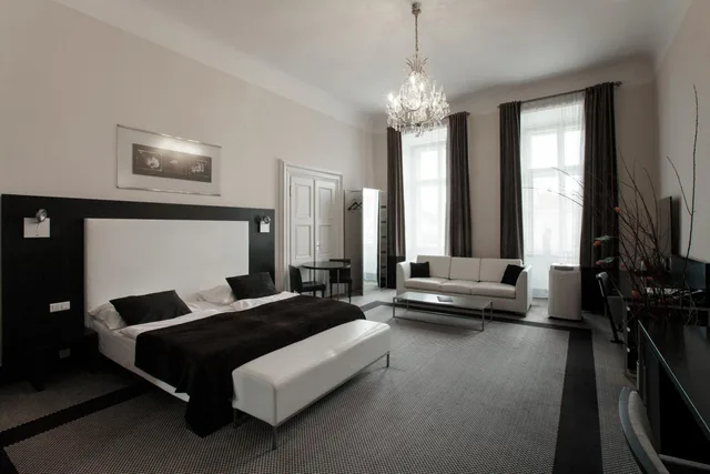 جناح جونيور، Old Town Square Residence by Emblem 1/7