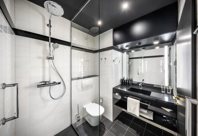 جناح بسرير كوين مع أريكة، Vienna House by Wyndham Diplomat Prague 7/7
