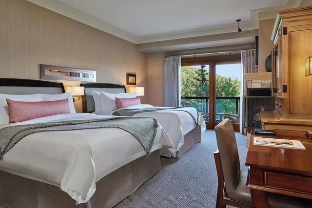Family Suite, 2 Queen Beds, Valley View, Sofa، The St. Regis Deer Valley 4/10