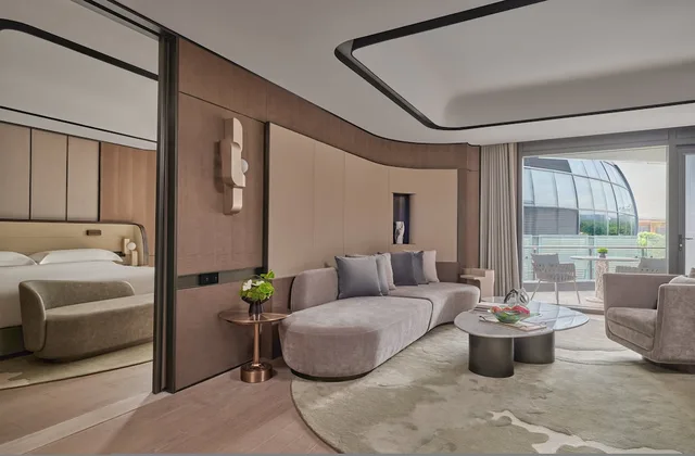 1 Bedroom, Suite, Single Bed, Balcony, InterContinental Shanghai Harbour City 1/2