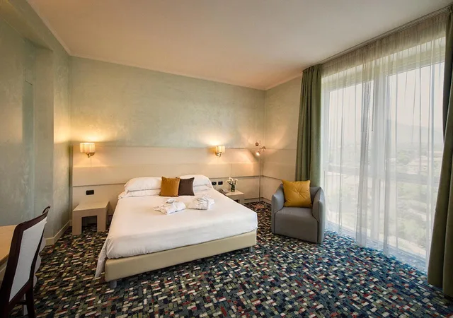 جناح، Hotel Santacroce Ovidius 2/5