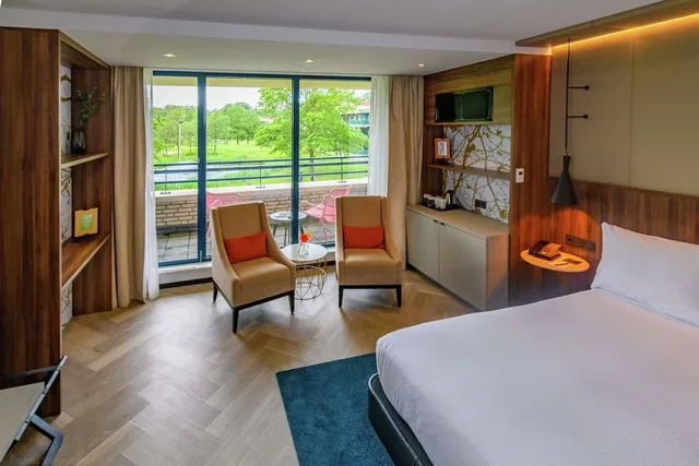 Deluxe, King Bed, Golf Course View, Balcony، Doubletree By Hilton Royal Parc Soestduinen 1/3