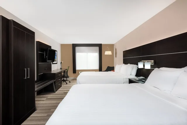 غرفة قياسية بسريرين كوين لذوي الإعاقة، Holiday Inn Express Hillsville 1/2
