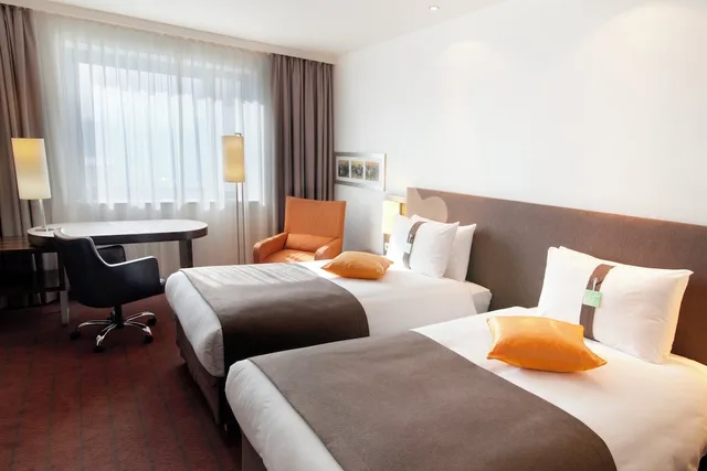 Standard Twin, Holiday Inn Almaty 1/3