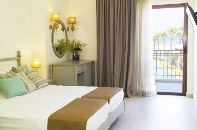 Beach, Twin Beds, Mountain View, Balcony، Almyrida Beach 2/3
