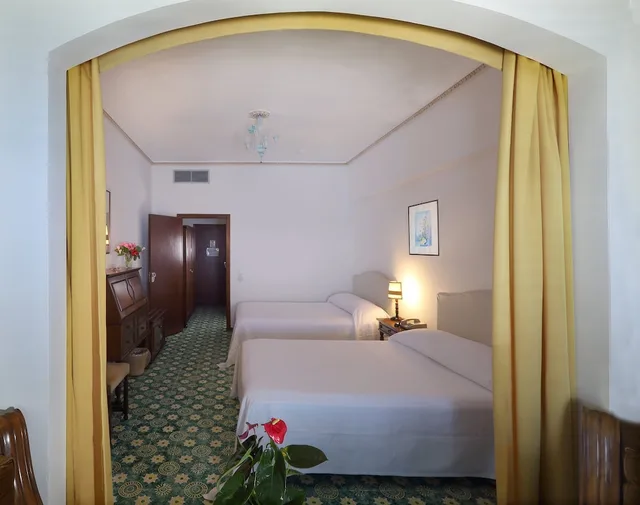 غرفة رباعية بإطلالة على البحر، Lido Mediterranee 10/10