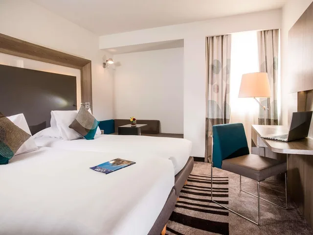 غرفة قياسية بسريرين منفصلين مع أريكة، Novotel Cairo Airport 5/10