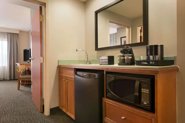 غرفة أساسية بسرير كينج، Embassy Suites by Hilton Franklin Cool Springs 9/9