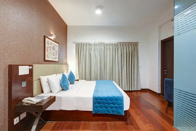 جناح فاخر بسرير كينج، Stately Suites, Golf Course Road 4/6