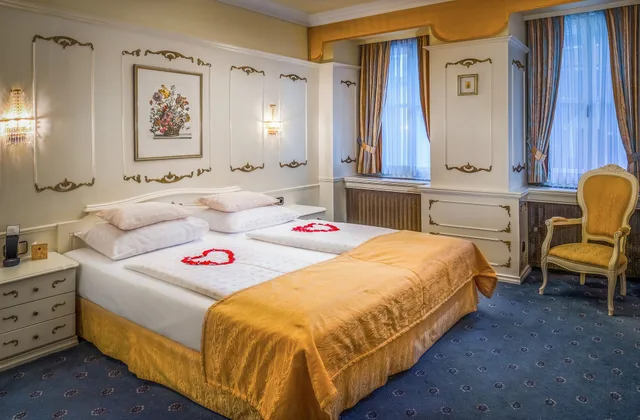 جناح جونيور بسرير كوين مع أريكة، Schlosshotel Romischer Kaiser 1/2