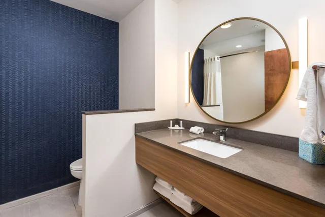 غرفة بسريرين كوين بحوض استحمام لذوي الإعاقة، Fairfield Inn & Suites By Marriott Crestview 2/3